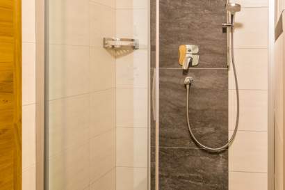 12_unterrainhof_viehhauser_sternenhimmel_dusche.jpg