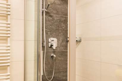 13_unterrainhof_viehhauser_sternenhimmel_dusche.jpg